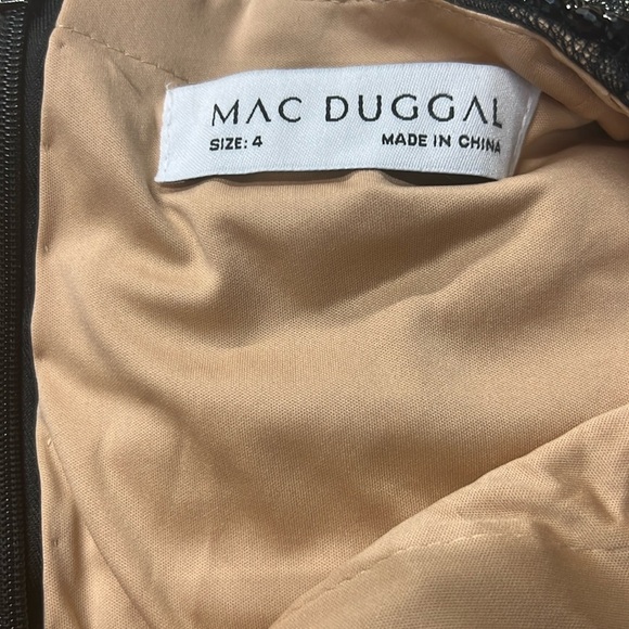 Mac Duggal 79351 NWOT Embellished Long Sleeve Plunge Neck Trumpet Gown - Picture 6 of 6